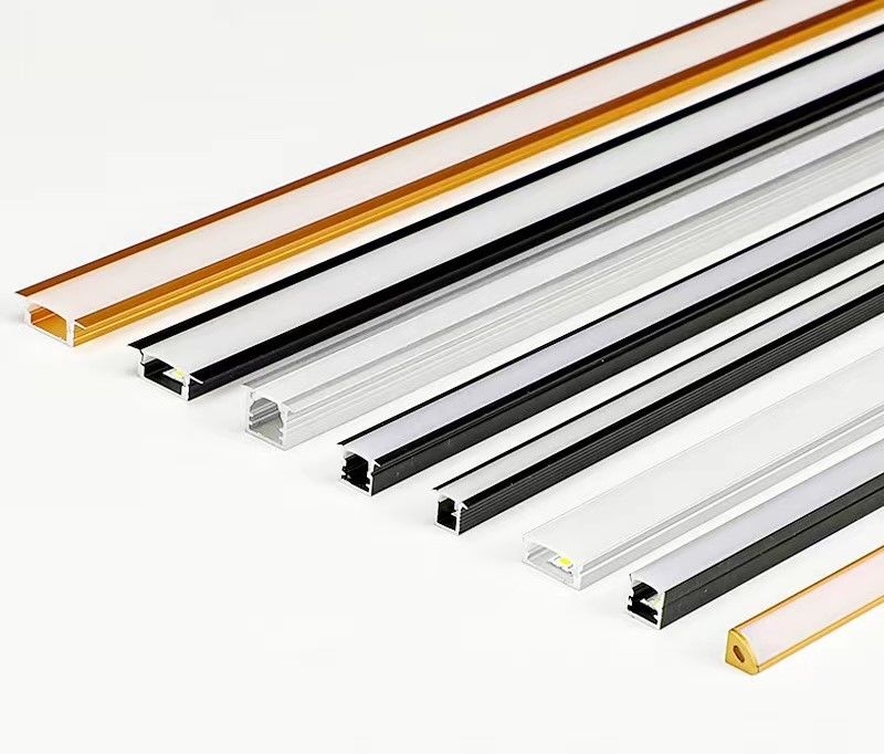 Clips lechosos claros ligeros lineares de los casquillos de extremo de la cubierta del perfil de aluminio de RoHS LED del CE debajo del estante del gabinete
