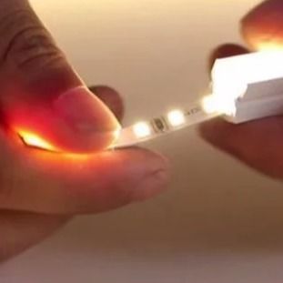 neón anti ajustable de las luces de tira del golpe LED del silicón 2700K para la decoración de la casa