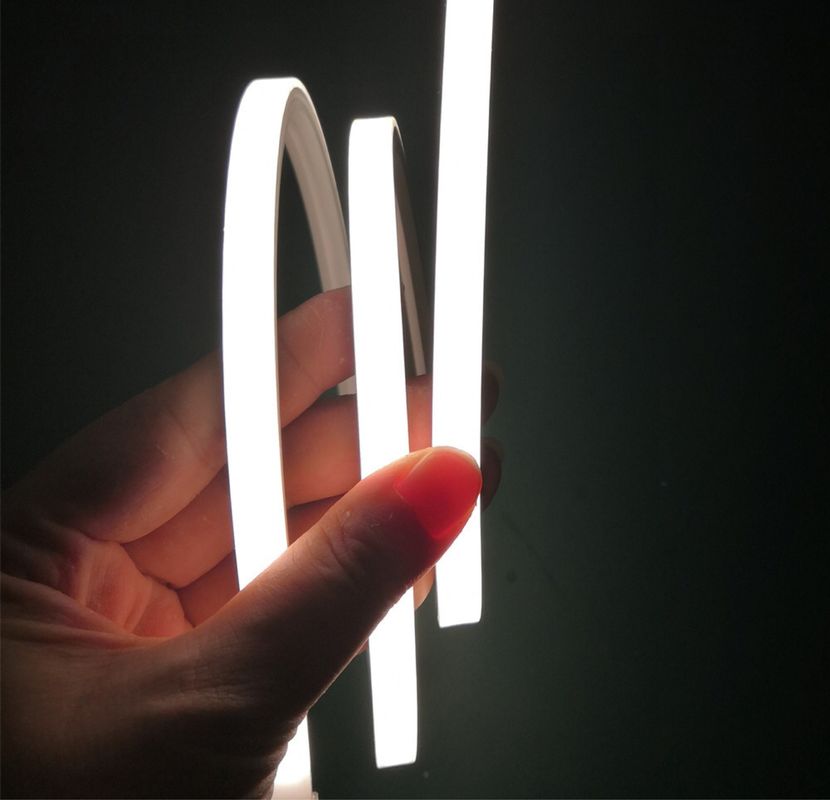 los imanes llevados de los clips de las luces de neón 24V del flexibel instalan el neón linear de las luces de la tira 3000K llevado