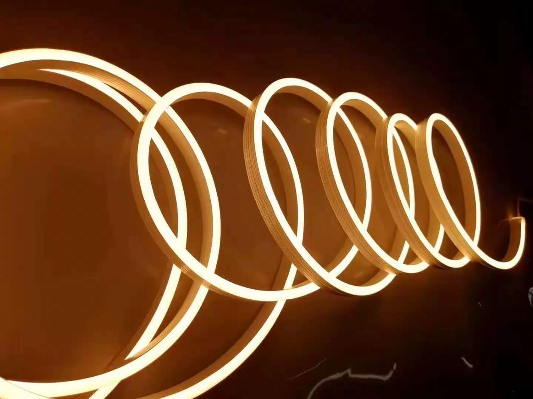 Brillo al aire libre de la decoración 24V 14.4W de la tira 1212 del tubo de neón LED del silicón alto