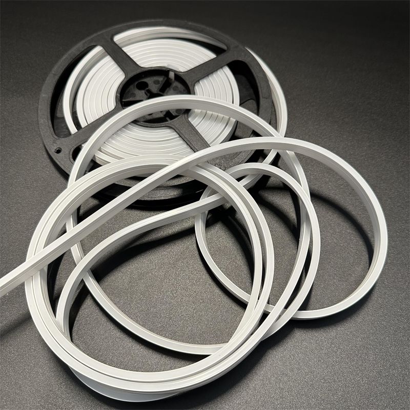 El silicón flexible dual del color 24V 12V Dimmiable llevó el tubo interior/al aire libre de la tira del silicón
